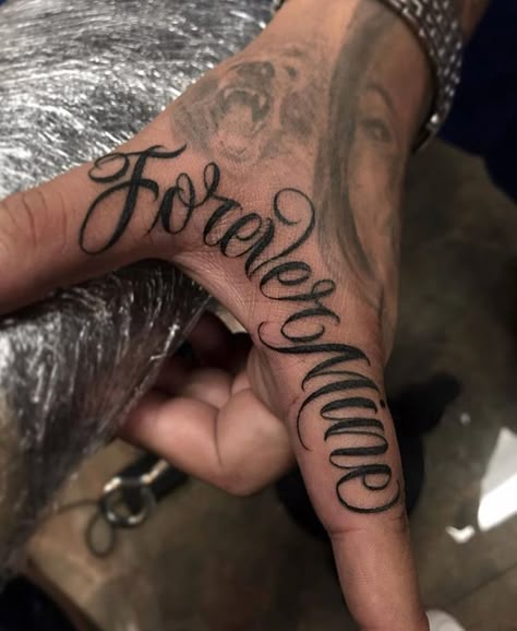 Cholo Tattoo, Cool Finger Tattoos, Side Hand Tattoos, Cute Tattoos On Wrist, Tattooed Woman, Knuckle Tattoos, Tattoo Outline Drawing, Forarm Tattoos, Black Girls With Tattoos