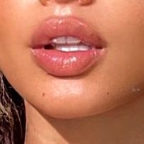 Ideal Lips Aesthetic, Round Pouty Lips, Lip Fillers Round, Round Lip Filler Shape, Big Natural Lips, Big Pouty Lips, No Cupids Bow Lips Aesthetic, Lip Filler Round Lips, Small Round Lips