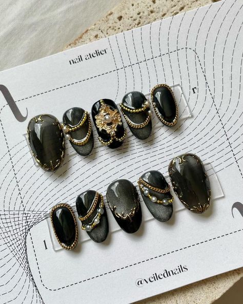 Ateez Nails, Ongles Design, Black Gold Nails, Girls Nail Designs, Different Shades Of Black, Natural Gel Nails, Brown Nails Design, Solid Color Nails, Gold Nail Art