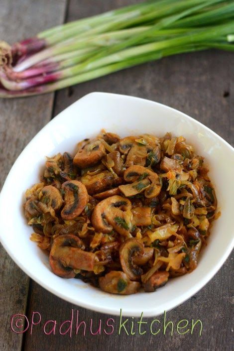 Mushroom with cabbage makes a delicious combo that you need to try. This mushroom cabbage curry is very delicious and goes very well with rice, chapati, paratha and bread. Mushroom Cabbage, Easy Mushroom Recipes, Cabbage Curry, Potato Sandwich, Veg Curry, Cabbage Stir Fry, Easy Stir Fry, Vegetable Curry, Healthy Eating Tips