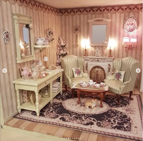 Vintage Dollhouse Interior, 3d Art Portfolio, Dollhouse Kitchen Ideas, Doll House Interior, Barbie Living Room, Dollhouse Cottage, French Doll House, Shabby Chic Dollhouse, Dollhouse Interior