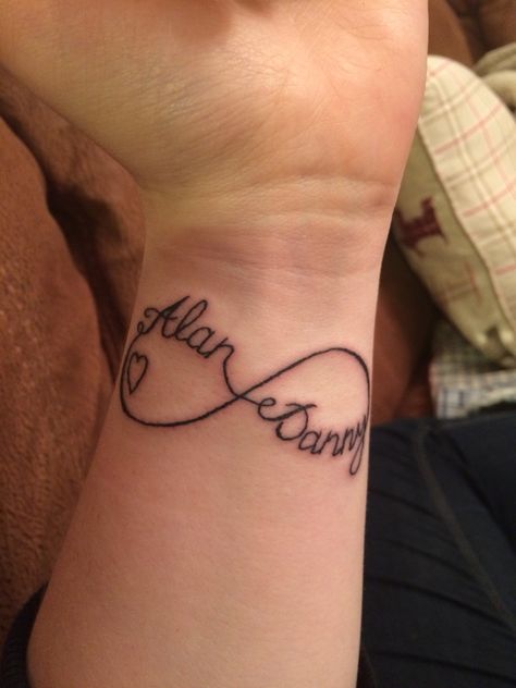 Family forever #infinity #brothers #names #black #little #heart #tattoo #cute #girly #family Sister Name Tattoos, Little Heart Tattoo, Tattoo Cute, Family Forever, Name Tattoo Designs, Tattoos For Daughters, Name Tattoo, Name Tattoos, Brother Sister