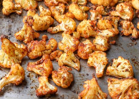 Crispy Cajun Cauliflower Vegetarian Cajun, Cajun Cauliflower, Cauliflower Vegetable, Cauliflower Side Dish, Homemade Cajun Seasoning, Cauliflower Gratin, Flavored Olive Oil, Quick Side Dishes, Creamy Cauliflower