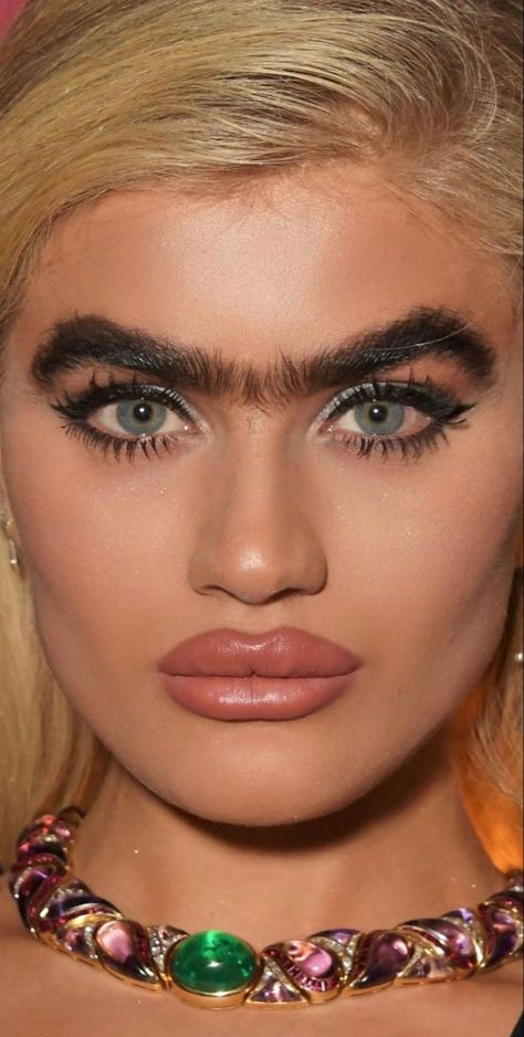 Sophia Hadjipanteli, Hair Positivity, Big Brows, Big Eyebrows, Makeup Removal Tips, Eyebrow Trends, Bushy Eyebrows, Eyebrow Hacks, Hacks Every Girl Should Know