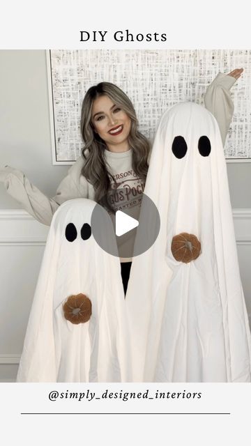 Diy Ghost, Spooky Diy, Outdoor Halloween Decorations, Styling Home, Ghost Diy, Sound Off, Tomato Cages, White Sheets, I Am Loving