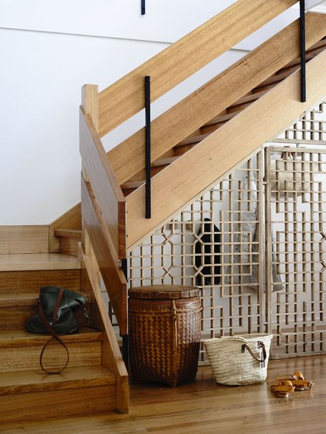 Stair Types, Mid Century Staircase, Stairwell Storage, Mid Century Stairs, Stairway Makeover, Stairs Wooden, Diy Stair Railing, Interior Stair Railing, Open Stairs