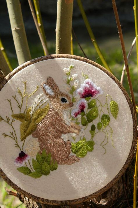 Sparrow Art, Easter Embroidery, Pola Sulam, Needlework Patterns, Thread Painting, Embroidery On Clothes, French Knots, Animal Embroidery, 자수 디자인