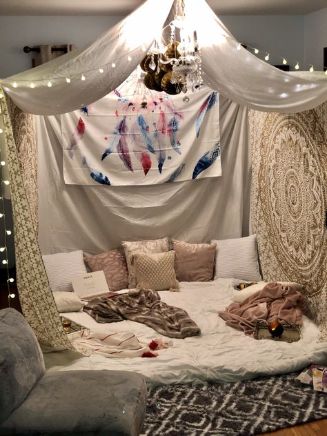 Living Room Fort, Ladies Night In, Sleepover Room, Glam Glow, Meditation Room Decor, Zen Room, Blanket Fort, Chill Room, Sleep Over