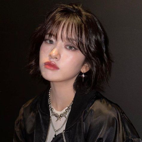 Ive Yujin, A Black, Short Hair, A Woman, Hair, Black