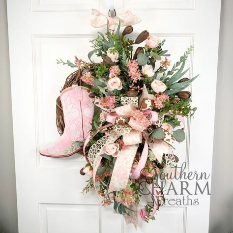 My silk flower cowboy boot wreath is the perfect mix of Southern charm with feminine elements. Learn how to make this Western floral design! Boot Wreath, Cheap Christmas Ornaments, Wreath Making Business, Western Horseman, Cowboys Wreath, Silk Flower Wreaths, Wreath Rustic, Tree Wreath, Wreath Maker