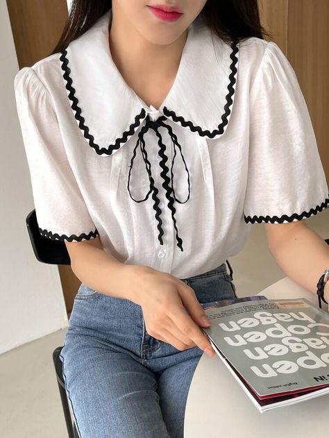 DAZY Scallop Binding Doll Collar Puff Sleeve Blouse | SHEIN USA Korean Tops Outfits, Cotton Short Tops, Job Clothes, Blouse Casual Fashion, Women Blouses Fashion, Fashion Top Outfits, Doll Collar, Plain Shirt, Top Shirt Women