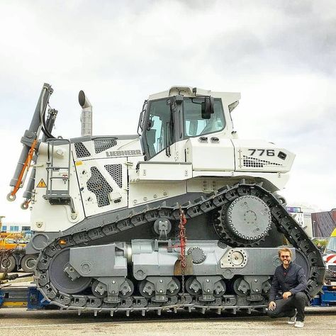 Mighty Machines, Earth Moving Equipment, Equipment Operator, Heavy Construction Equipment, Mining Equipment, Truck Cranes, Big Boy Toys, Heavy Machinery, Construction Vehicles