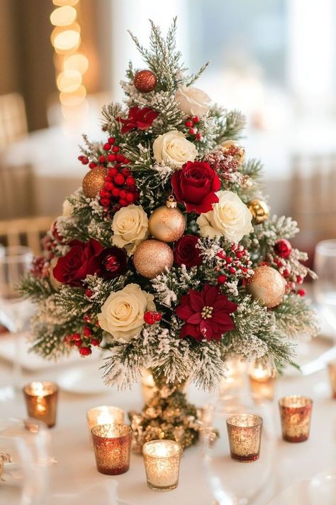 Centre Table Noel, Christmas Centerpieces Table, Christmas Party Decor Ideas, Christmas Table Decorations Ideas, Christmas Wedding Centerpieces, Christmas Table Decorations Centerpiece, Christmas Floral Designs, Christmas Table Decoration, Christmas Flower Arrangements