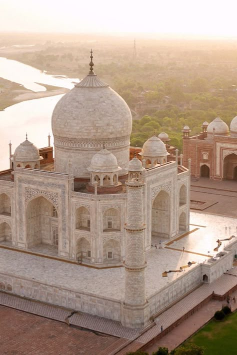 Beaches Aesthetic, Tac Mahal, تاج محل, Mosque Design Islamic Architecture, India Bucket List, World Famous Buildings, Shah Jahan, India Travel Places, India Travel Guide