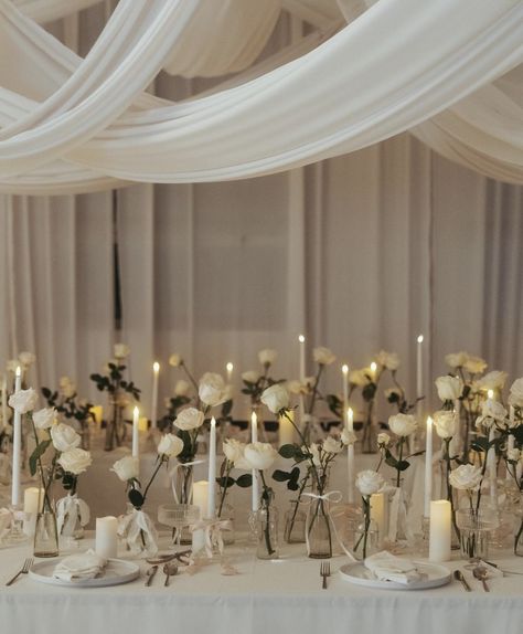 Candles Aesthetic For Wedding, Tenuta Corbinaia Wedding, Top Table Wedding Decor, Wedding Walkway Ideas Indoor, Indoor Wedding Table Decor, Minimal Flower Wedding Decor, Vintage Wedding Florals, Thoughtful Wedding Ideas, Ceremony Flowers On Ground