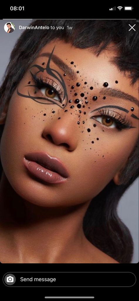 Avant Garde Fashion Makeup, Mood Board For Makeup Artist, Fashion Week Makeup Looks, Stone Makeup Look, Surrealist Makeup, Vogue Makeup Looks, Black Fairy Makeup, Dark Fairy Makeup Ideas, Avant Garde Makeup Creative