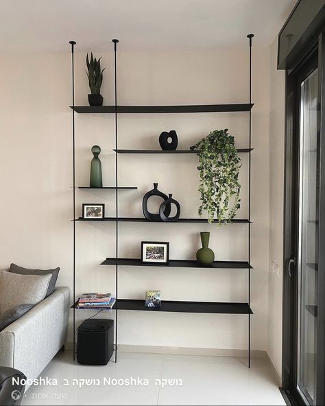 Minimal Bookshelf Decor, Home Hall Design, Interior Minimalista, Shelving Design, Dining Room Seating, Living Room Design Inspiration, Living Room Shelves, Modern Shelving, Wall Decor Design