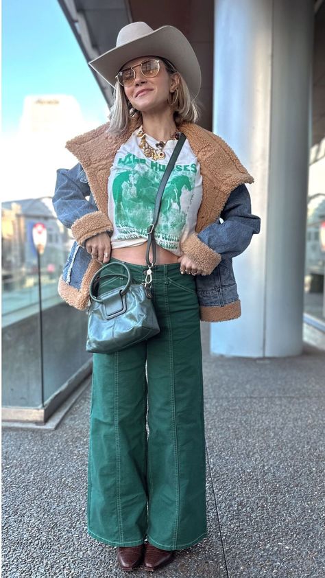 Upgrade your fashion game with a cowboy winter outfit! Create this look by pairing fun green wide-leg jeans with a casual graphic tee, a cozy denim jacket, and of course, matching Western boots and a modern cowboy hat. Don’t forget to add some extra accessories to complete the ensemble. Rock this cool look at a country concert, music festival, or any other event to totally stand out! Hunter Premo. Cowboy Winter Outfits for Women Teal Cowgirl Boots Outfit, Cowboy Winter Outfits, Jean Concert Outfit, Cowboy Boots Winter Outfit, Kacey Musgraves Concert Outfit, Country Concert Outfit Jeans, Fall Country Outfits, Winter Country Concert Outfit, Winter Western Outfits Women