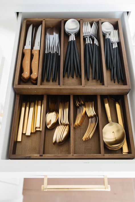 Kitchen Organization Ideas We Swear By - Color & Chic Flatware Organization, Draw Organization, Organisation Boxes, Wardrobe Organization Ideas, Townhome Kitchen, Custom Drawers, Clever Kitchen Ideas, Japanese Organization, Kitchen Expansion