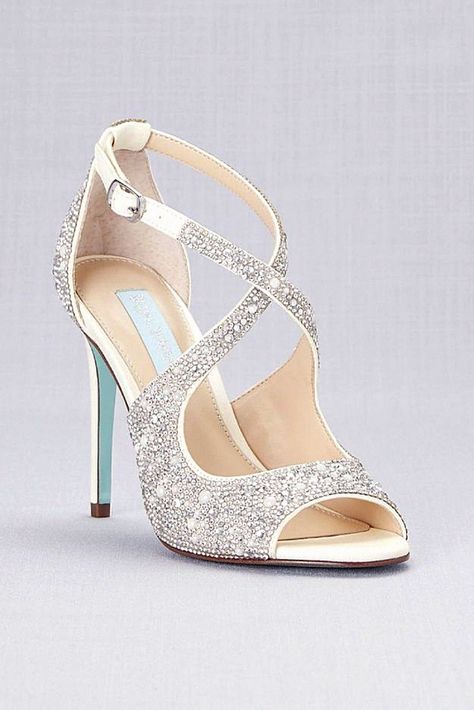 That boho wedding wedges might be so cute for a boho-themed wedding. It’s a great idea to consider this look if you’re hoping for comfort. Pin this style to your wedding day style. Wedding Wedges, Yas Queen, Comfy Flats, Wedding Games, Bohemian Wedding, Themed Wedding, Bridal Shoes, Up Styles, Boho Wedding