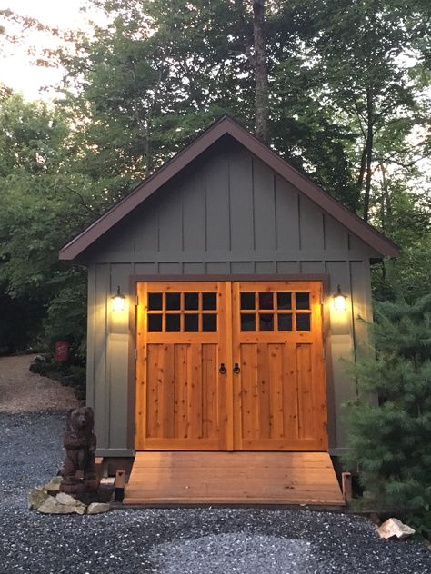 Craftsman style small garage and workshop Craftsman Shed Ideas, Shed Mancave Ideas, Craftsman Style Shed, Small Detached Garage Ideas Backyard, Craftsman Style Porch Ideas, Backyard Barn Storage, Small Outbuilding Ideas, Shed With Carport Ideas, Small Detached Garage Ideas