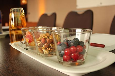 "Keep attendees productive by making healthy snacks available in the meeting space." Snacks For Office, Peanut Butter Snacks Easy, Coffee Break Catering, Meeting Catering, Room Snacks, Spa Food, Breakfast Meeting, Party Snacks Easy, Mcdonalds Breakfast