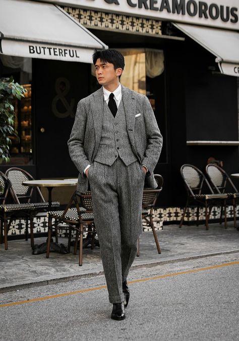 Japanese Suit Men, Men Suits Style Wedding Classy, Men Wedding Suits Modern, Cravat Outfit, Gray Suits For Men, Men Suits Style Wedding, Mens High Waisted Trousers, Three Piece Suit Mens, Japanese Suit