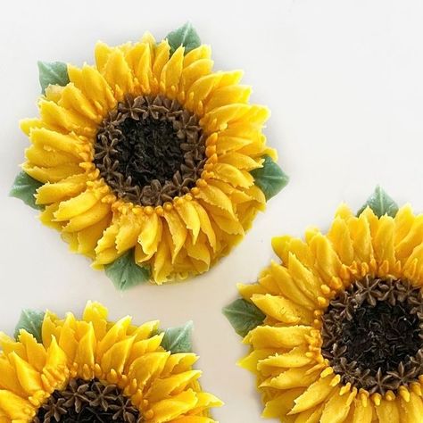 Sunflower Cupcake Bouquet, Sunflower Wedding Cupcakes, Buttercream Sunflower, Kansas Day, Sunflower Cupcakes, Flower Cookie, Cupcake Shop, Floral Cupcakes, Cupcake Shops