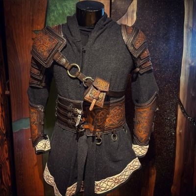 Norse-inspired leather armor sets By @enric_pujol_art on Instagram Ren Faire Armor, Fantasy Leather Armor, Norse Artifacts, Viking Male, Armor Diy, Druid Costume, Armor Cosplay, Viking Armor, Armor Dress