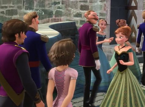 Rapunzel In Frozen, Frozen Theory, Rapunzel Eugene, Disney Easter Eggs, Elsa Coronation, Frozen And Tangled, Disney Theory, Rapunzel And Eugene, Disney Easter