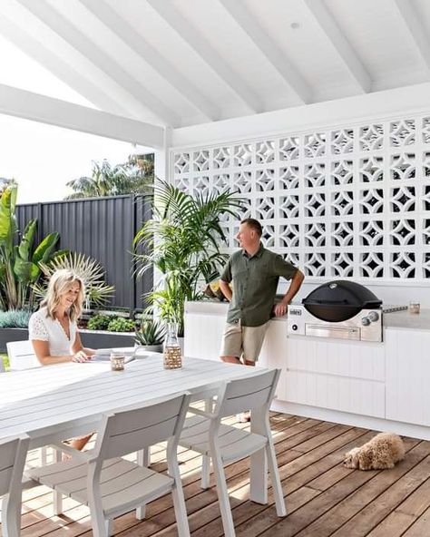 Breeze Block Wall, Outdoor Bbq Area, Joinery Design, Outdoor Bbq Kitchen, Beach House Interior, Beach House Design, Decorative Screens, Wall Garden, Block Wall