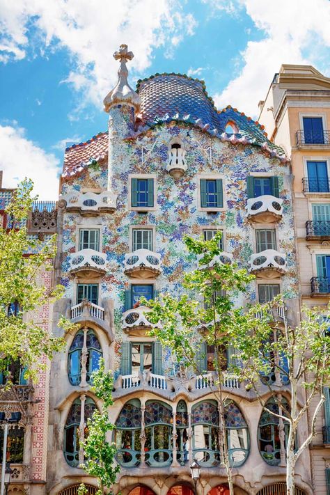 Discovering Gaudí’s Barcelona - Top Sights to Visit Barcelona Spain Travel, Casa Batlló, Lots Of Windows, Antoni Gaudi, Barcelona Travel, Palau, Europe Trip, Beautiful Places To Travel, Spain Travel