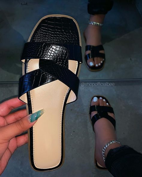 Fancy Slippers, Ladies Slides, Women Slippers Fashion, Dress Flip Flops, Flat Slippers, Basic Heels, Women Slippers, Woman Shoes, Casual Slippers