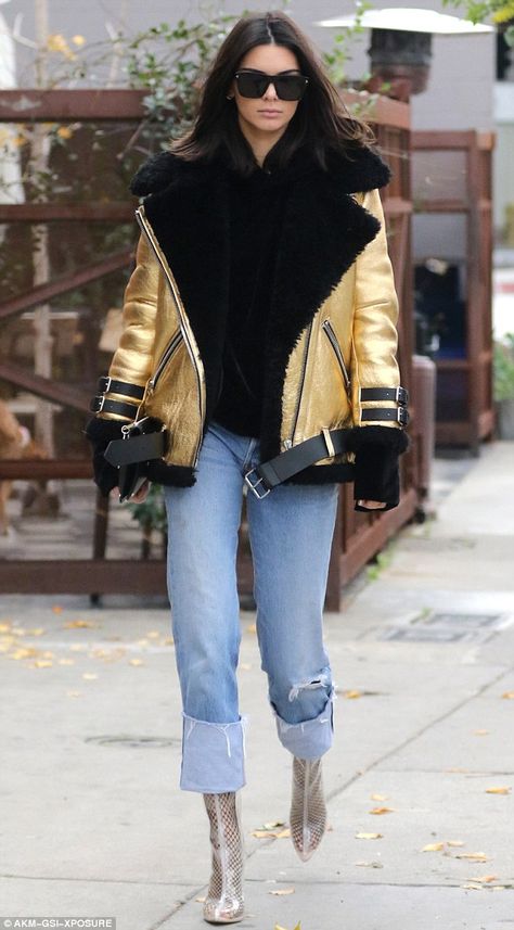 Celebrity Outfit Ideas, Clear Chunky Heels, Leather Jacket For Women, Kendall Jenner Street Style, Gold Jacket, Summer Boots, Kendall Jenner Outfits, Trending Boots, Jenner Style