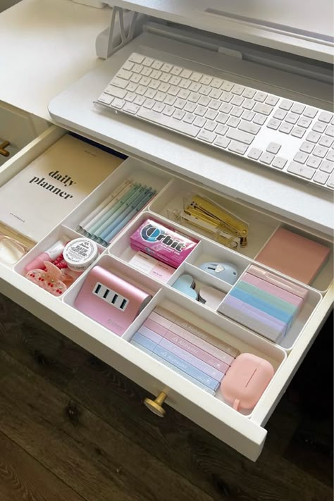 Declutter Desk, Desk Drawer Organization, Office Organization Desk, Aesthetic Organizing, Desk Drawer Organisation, Study Desk Organization, Aesthetic Cleaning, Work Desk Organization, Organize With Me