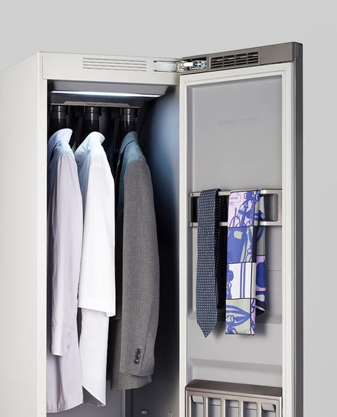 Samsung AirDresser Drying Cabinet, Cabinet Clothes, Closet App, Unique Gadgets, Modern Appliances, Body Mirror, Apartment Life, Cleaning Appliances, Clothing Care