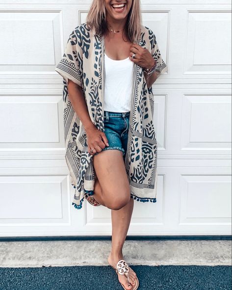 Spring Kimono Outfit, Curvy Kimono Outfit, Kimono And Shorts Outfit, Jean Shorts And Kimono Outfit, Shorts And Kimono Summer Outfits, Shorts And Kimono Outfit, White Kimono Outfit, Casual Kimono Outfit, Kimono Cardigan Outfit