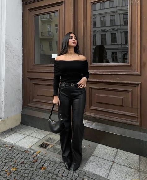 Leather Pant Going Out Outfit, Fall 2024 Date Night Outfits, Looks Night Out, Leather Pants Outfit Going Out, Ny Outfits, Blackest Black, Leather Pants Outfit, Winter Fashion Outfits Casual, Ootd Inspo