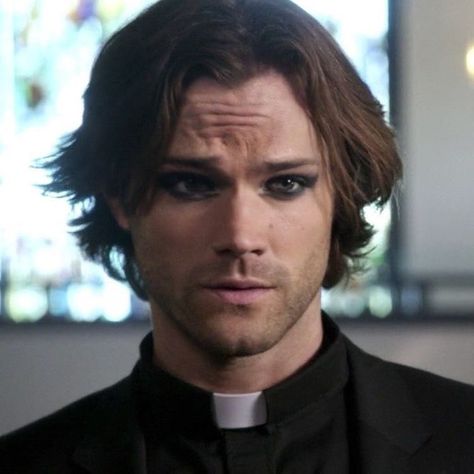 Priest Sam Winchester edit icon with eyeliner Priest Sam Winchester, Dean Winchester Priest, Sam From Supernatural, Supernatural Pfp, Sam Winchester Funny, Dean Winchester Icons, Sam Winchester Icon, Dean And Sam Winchester, Lord Forgive Me