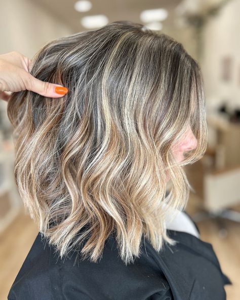 Había trabajo aquí 🥰 @juanalfonsococo @jose_framesar @framesaroficial #balayage #blonde #correcciondecolor #peluqueria #mechas #babylights #higthligths #colladovillalba #madrid Short Hair With Babylights, Balayage With Babylights, Babylights Blonde, Balayage Bob, Autumn Hair, Balayage Blonde, Hair Color Balayage, Short Curly Hair, Baby Shark