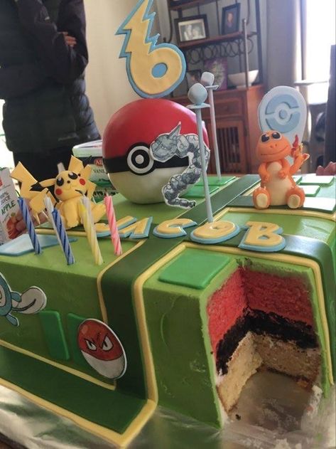 Chocolate Pokemon Cake, Charmander Birthday Party, Vanilla Pudding Mousse, Pokémon Decorations, Tort Pokemon, Pikachu And Charmander, Red White Cake, Red Buttercream, Pokémon Cake