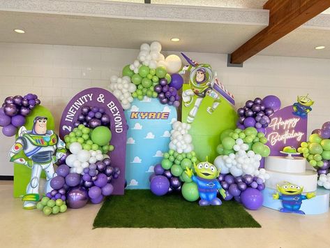 Buzz Light Year Backdrop, Buzz Lightyear Balloon Arch, Buzz Lightyear Balloon Garland, Lightyear Birthday Party Ideas, Buzzlight Year Birthday Theme, Buzz Lightyear Party Decorations, Minimalist Birthday Decor, Buzz Lightyear Birthday Party, Buzz Lightyear Party