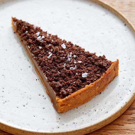 Coffee custard tart Coffee Crumble, Custard Tart Recipe, Coffee Custard, Dark Chocolate Coffee, Most Beautiful Books, Portuguese Custard Tarts, Custard Tarts Recipe, Chocolate Caramel Tart, Cheesecake Pancakes