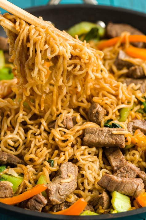 Love ramen? Start incorporating the noodles into a stir-fry with this easy weeknight dinner. Ramen Noodle Skillet, Ramen Steak, Veggie Steak, Steak Skillet, Veggie Meat, Steak Strips, Skillet Steak, Meat Replacement, Top Ramen