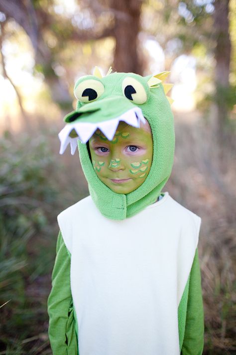 cute + easy kids Halloween face paint ideas. love this green crocodile look! #halloween #kidshalloweencostumes Crocodile Face Paint, Kids Halloween Face Paint, Crocodile Makeup, Face Paint Template, Halloween Face Paint Ideas, Kids Halloween Face, Face Painting Halloween Kids, Paint Template, Dragon Face Painting