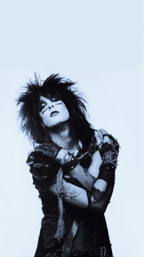 Nikki Sixx Lockscreen, Glam Metal Wallpapers, Motley Crue Matching Pfp, Motley Crue Wallpaper Iphone, Metalhead Wallpaper, Nikki Sixx Wallpaper, Motley Crue Nikki Sixx, Nikki Baby, Goth Bands