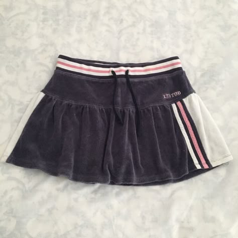 Sports Mini Skirt, Drawstring Mini Skirt, Limited Too Aesthetic, Sweatpants Skirt, Sporty Skirt Outfits, Y2k Tennis Skirt, Indie Outfit Inspo, 2000s Skirt, Sporty Skirt