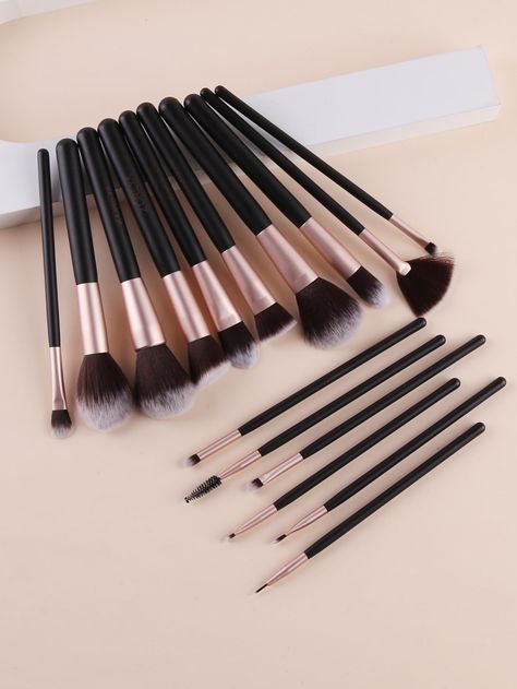 Brush Makeup Set, Make Up Brushes Aesthetic, Cute Black Makeup, Aesthetic Makeup Brushes, Alat Makeup, Makeup Brushes Guide, Makeup Sets, Makeup Eyeshadow Palette, Makeup Accesories