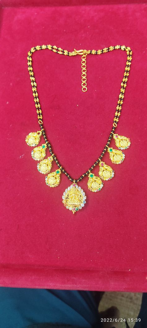 Short Nallapusalu, Gold Lockets, Pretty Gold Necklaces, Ruby Chain, 22k Gold Necklace, Cutwork Blouse, Black Beads Mangalsutra, Making Jewellery, Black Beaded Jewelry