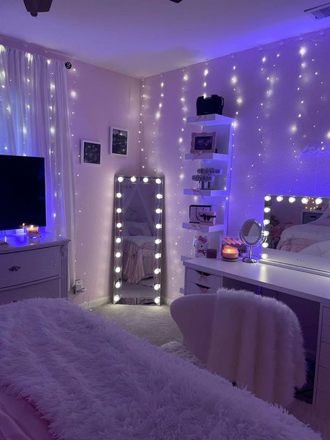 Room Ideas Aesthetic Gray And Pink, Decorating Ideas For Small Room, Really Small Room Ideas Cozy, Modern Room Inspiration, White Room With Led Lights, Bedroom Ideas Above Bed, Bedroom Decorations Aesthetic, Things To Put In Ur Room, Cute White Room Ideas